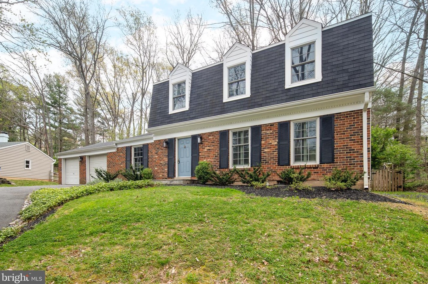 1817 Cranberry Ln, Herndon, VA 20191