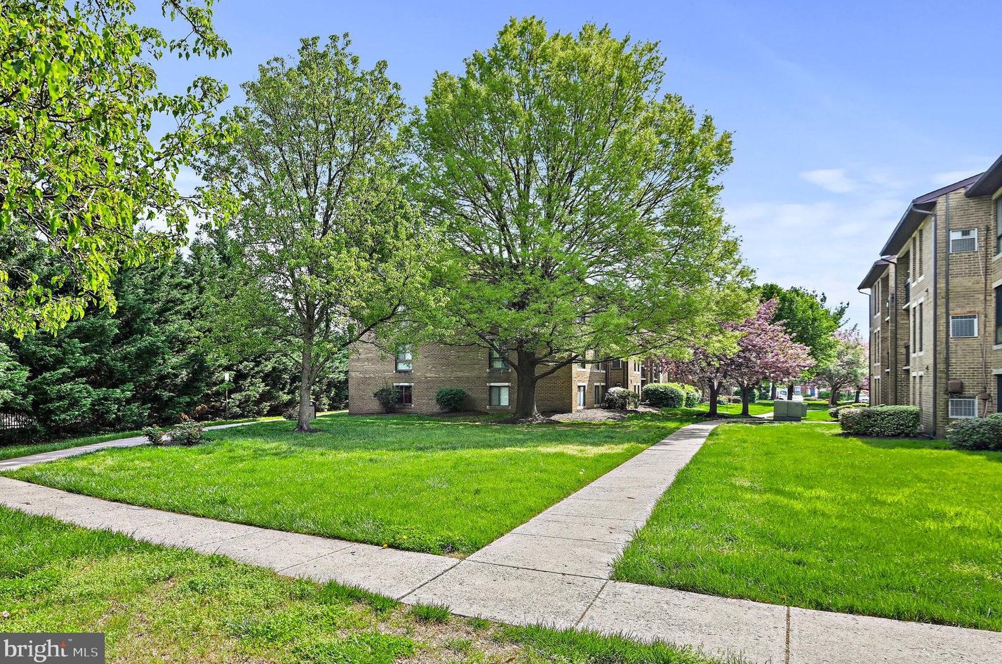 561 Florida Ave #203, Herndon, VA 20170