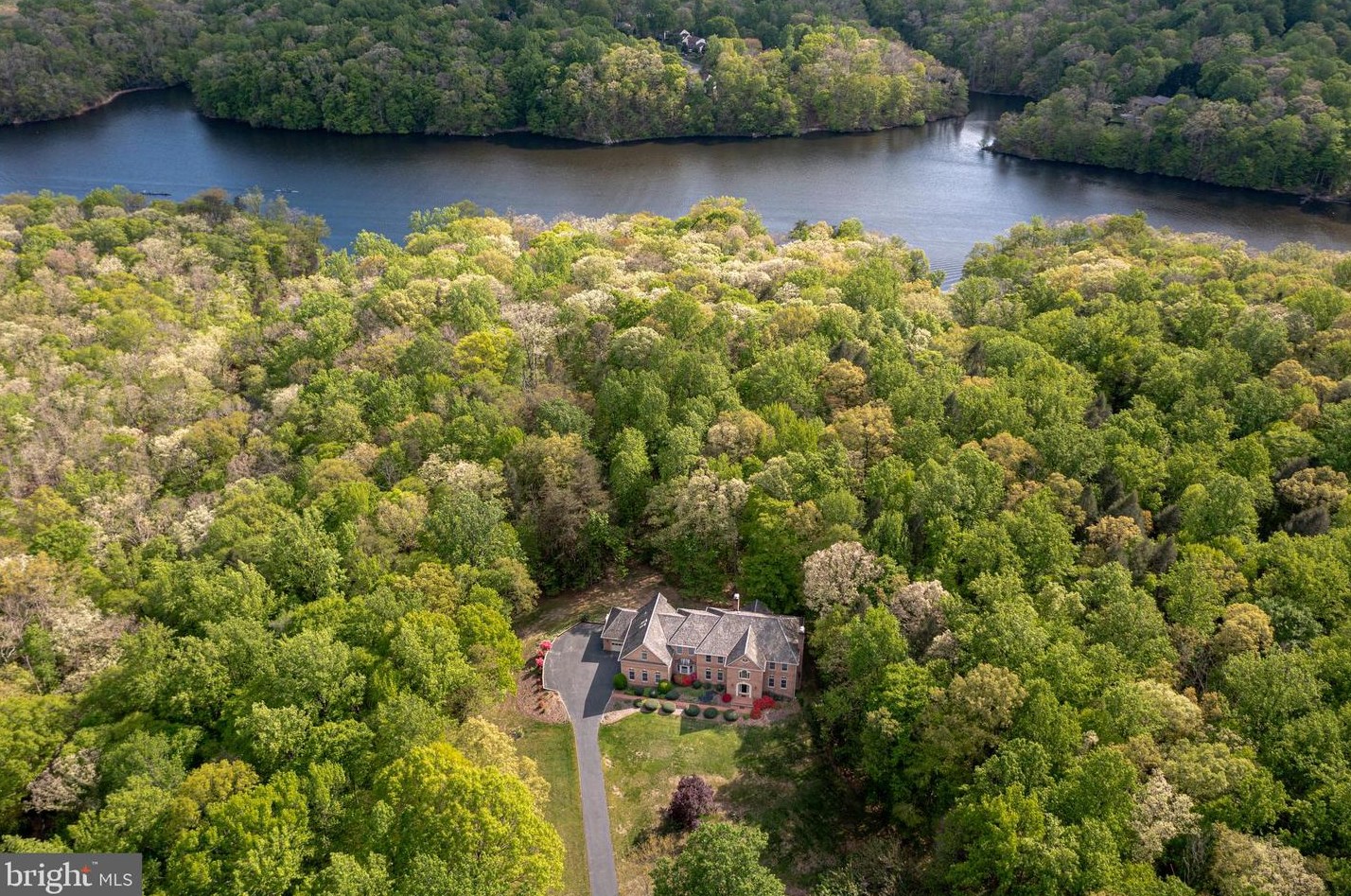 9295 Hampton Hunt Dr, Fairfax, VA 22039-2735