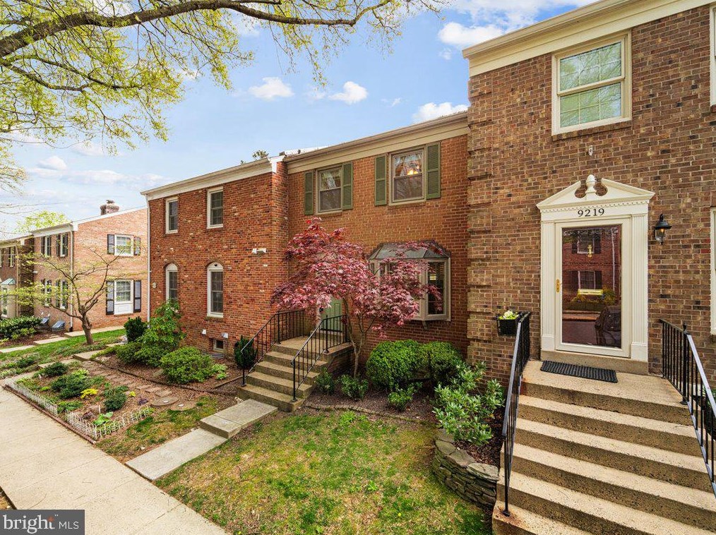 9221 Bailey Ln, Fairfax, VA 22031