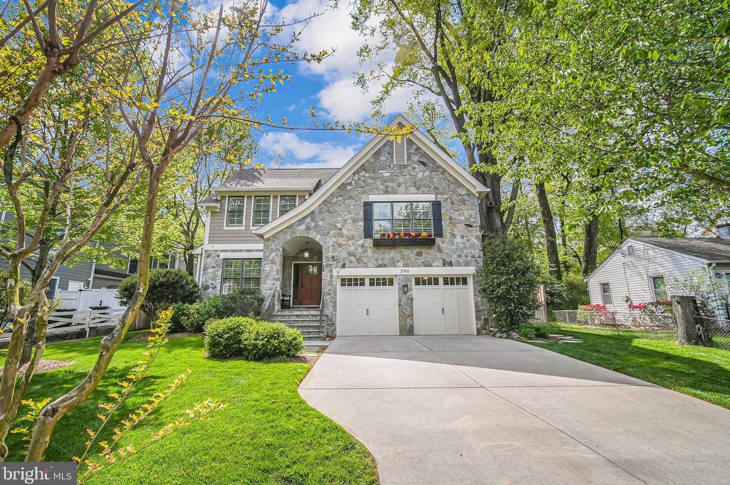 2146 Lily Pond Dr, Falls Church, VA 22043