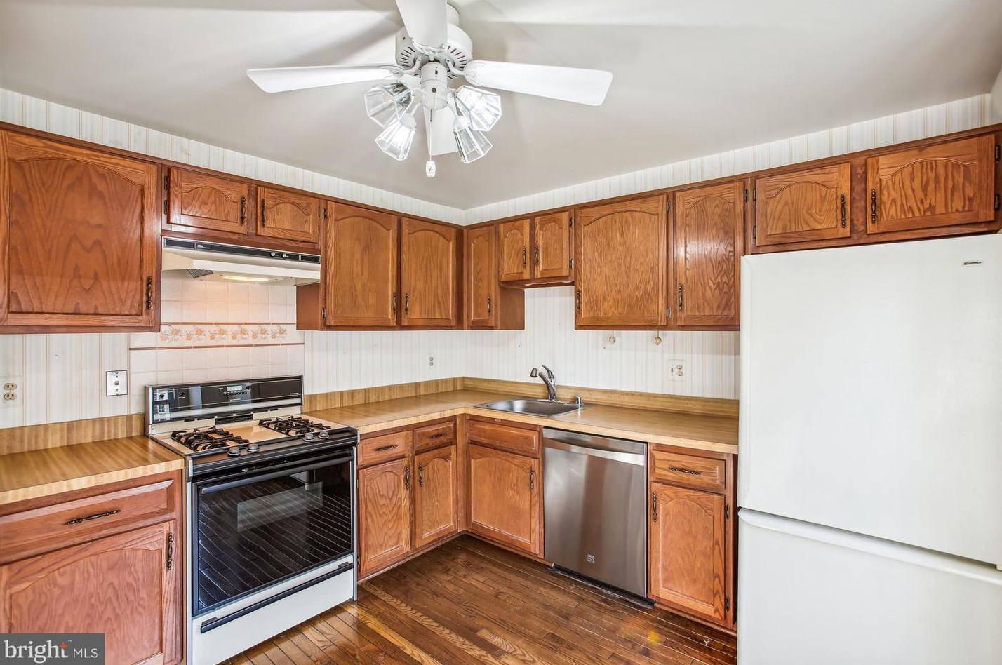 3721 Mount Airey Ln, Annandale, VA 22003-1549