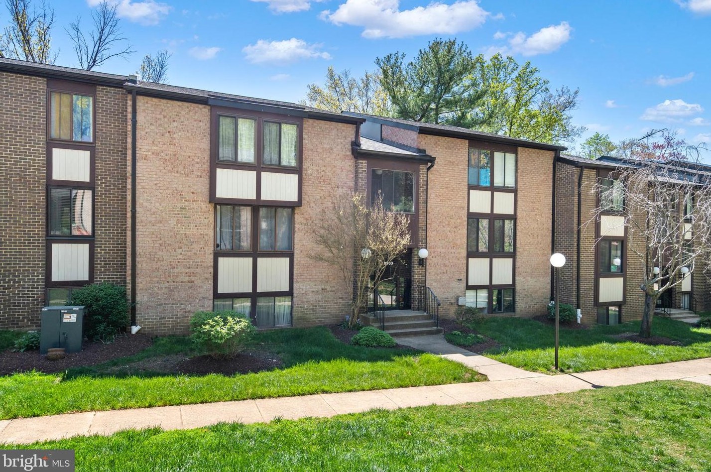 9733 Kings Crown Ct #102, Fairfax, VA 22031
