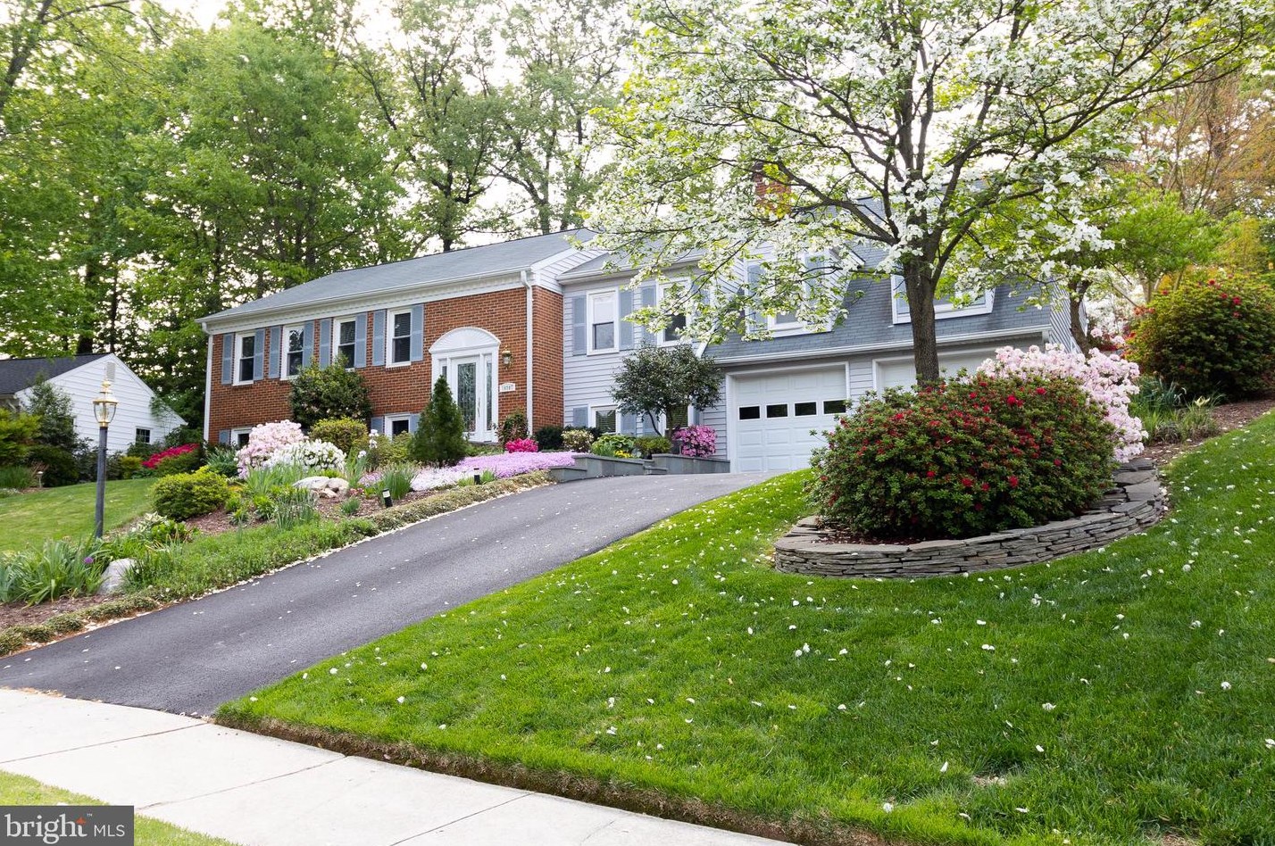 10707 Deneale Pl, Fairfax, VA 22032