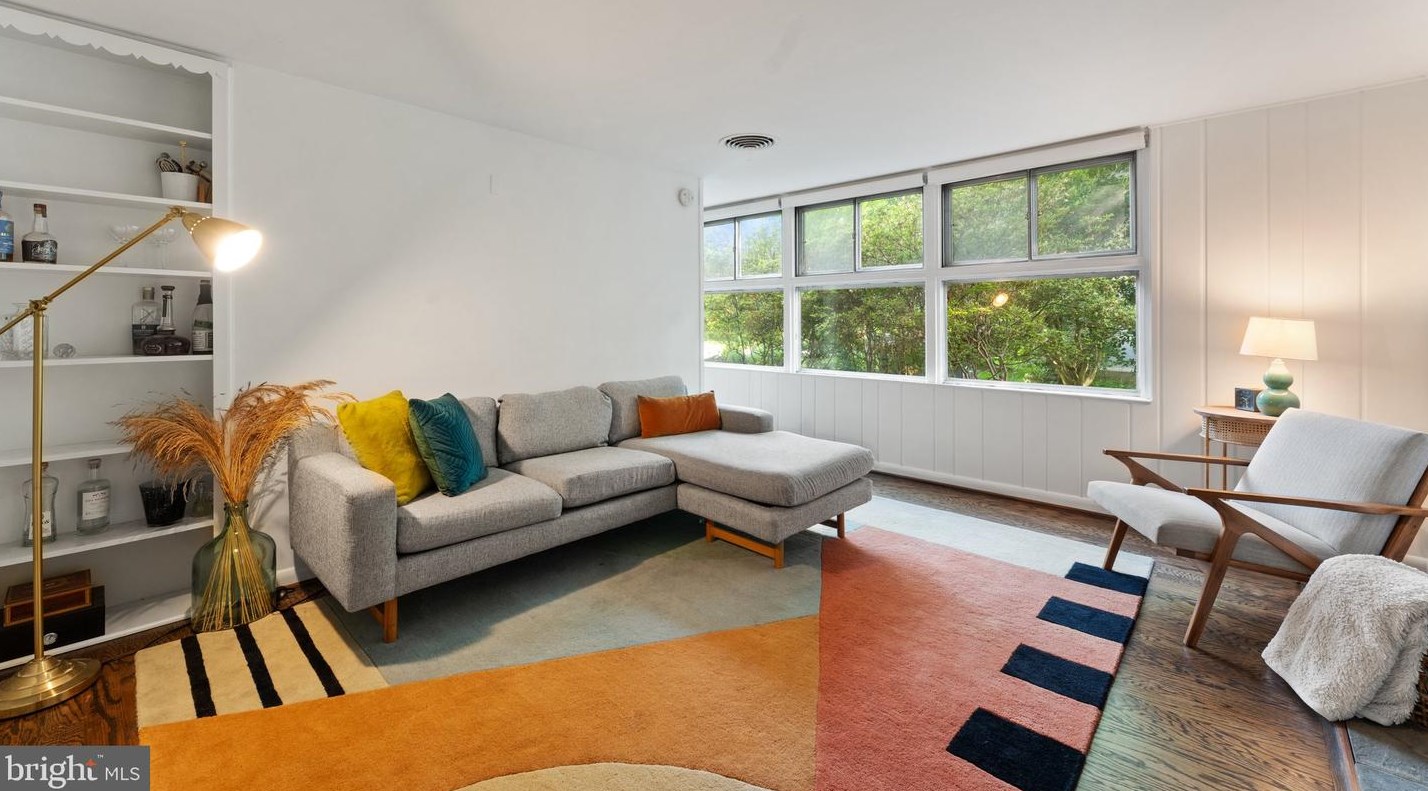 7909 Sycamore Dr, Falls Church VA  22042-3330 exterior