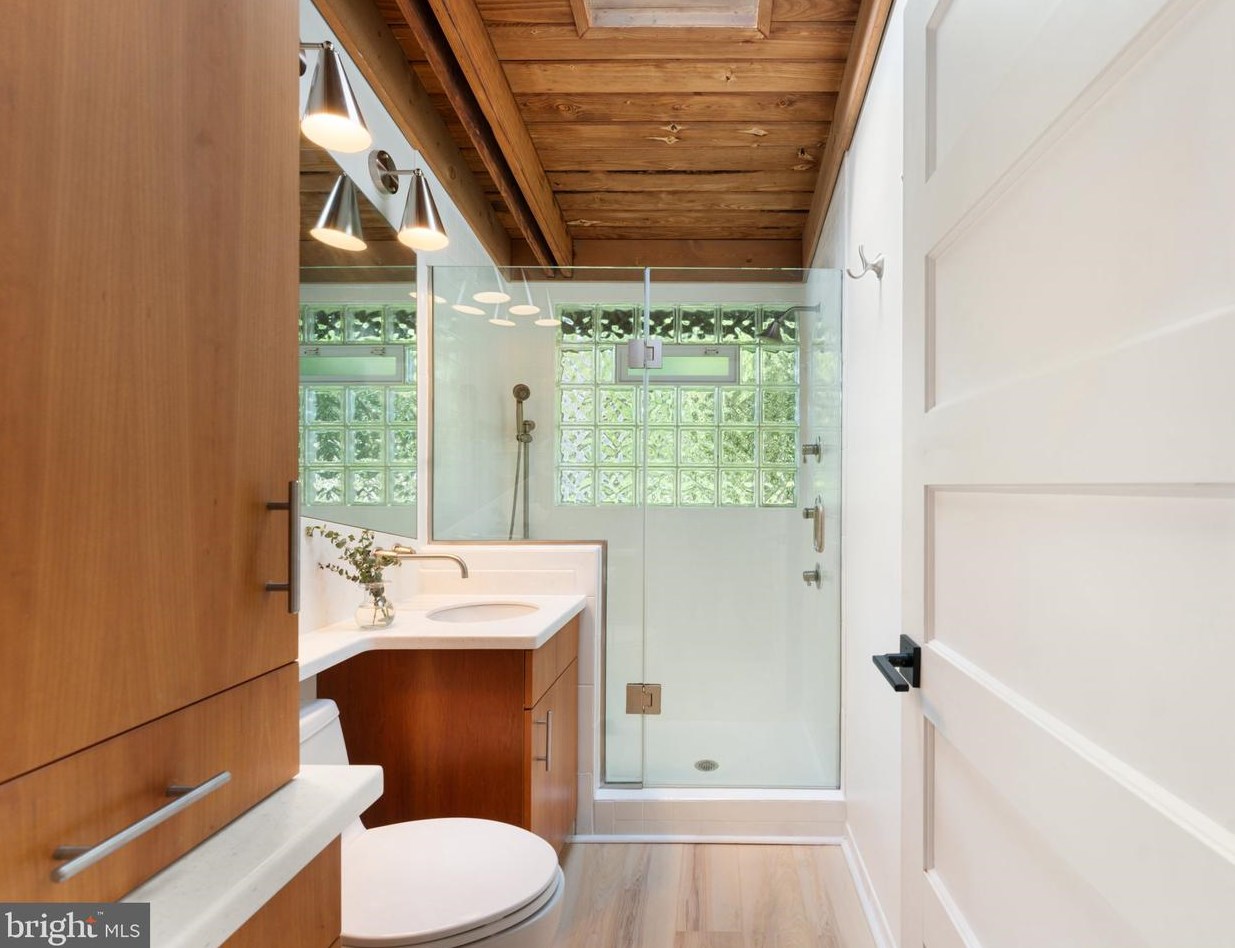 7909 Sycamore Dr, Falls Church VA  22042-3330 exterior