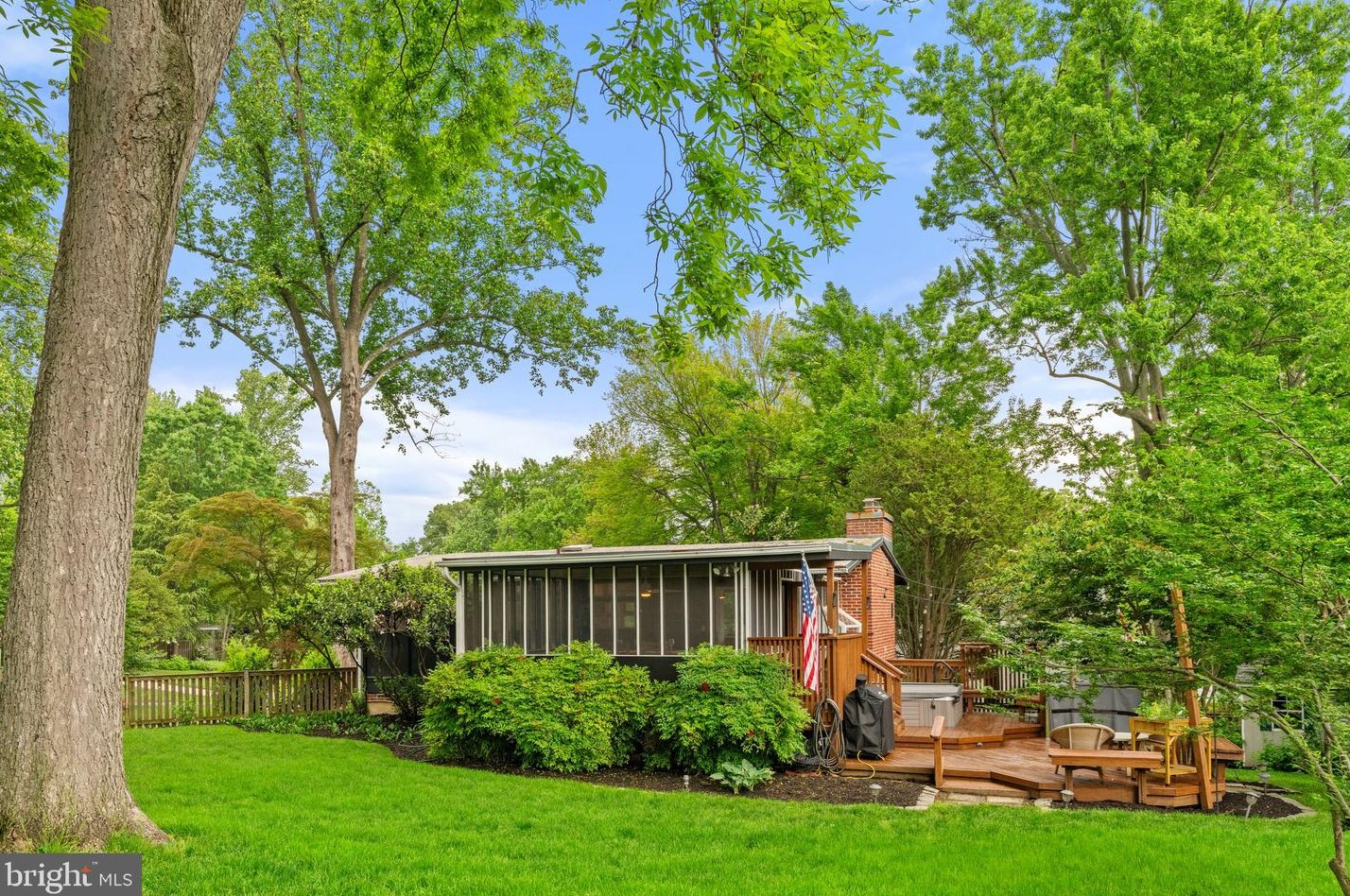 7909 Sycamore Dr, Falls Church VA  22042-3330 exterior