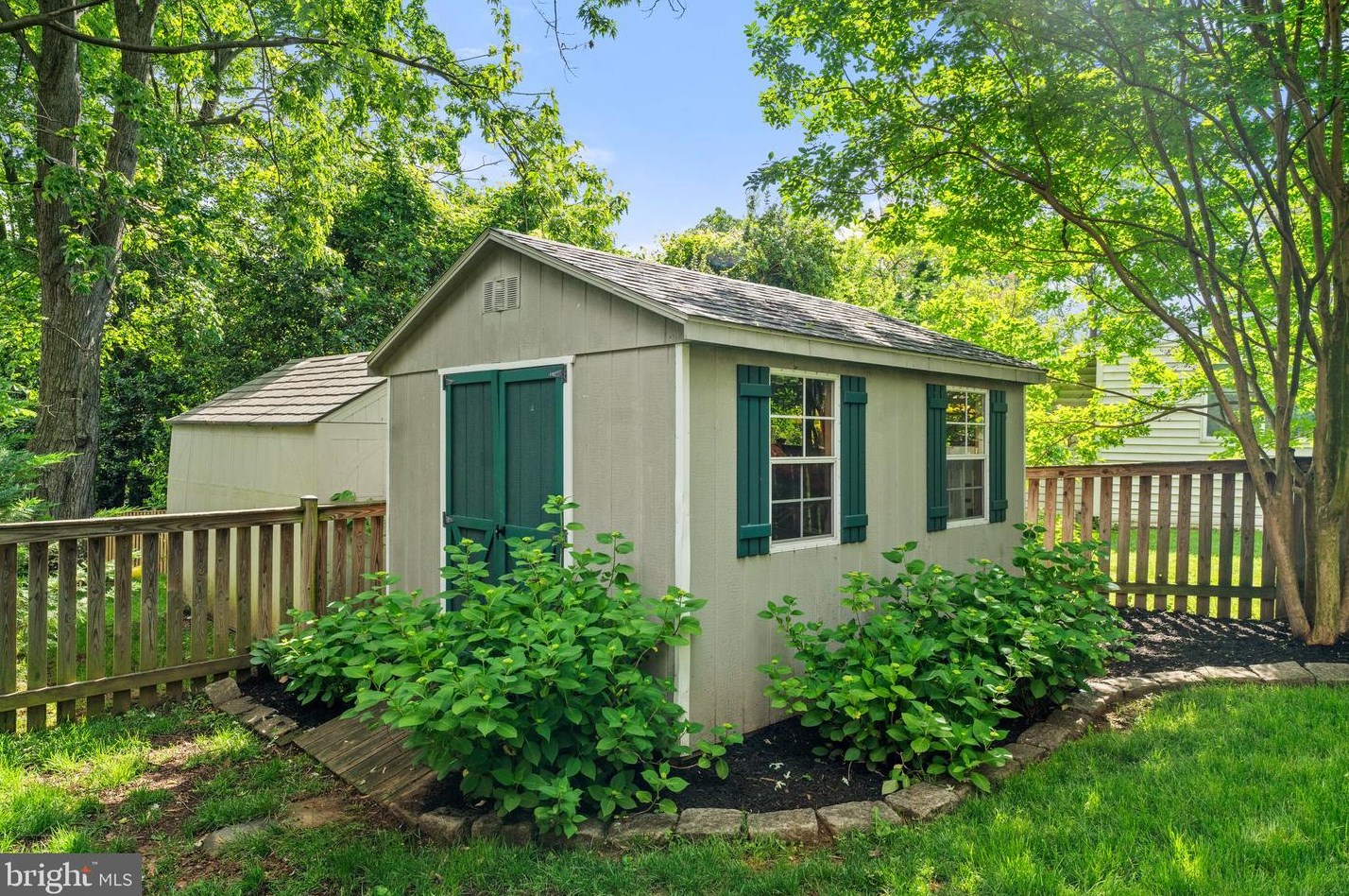 7909 Sycamore Dr, Falls Church VA  22042-3330 exterior