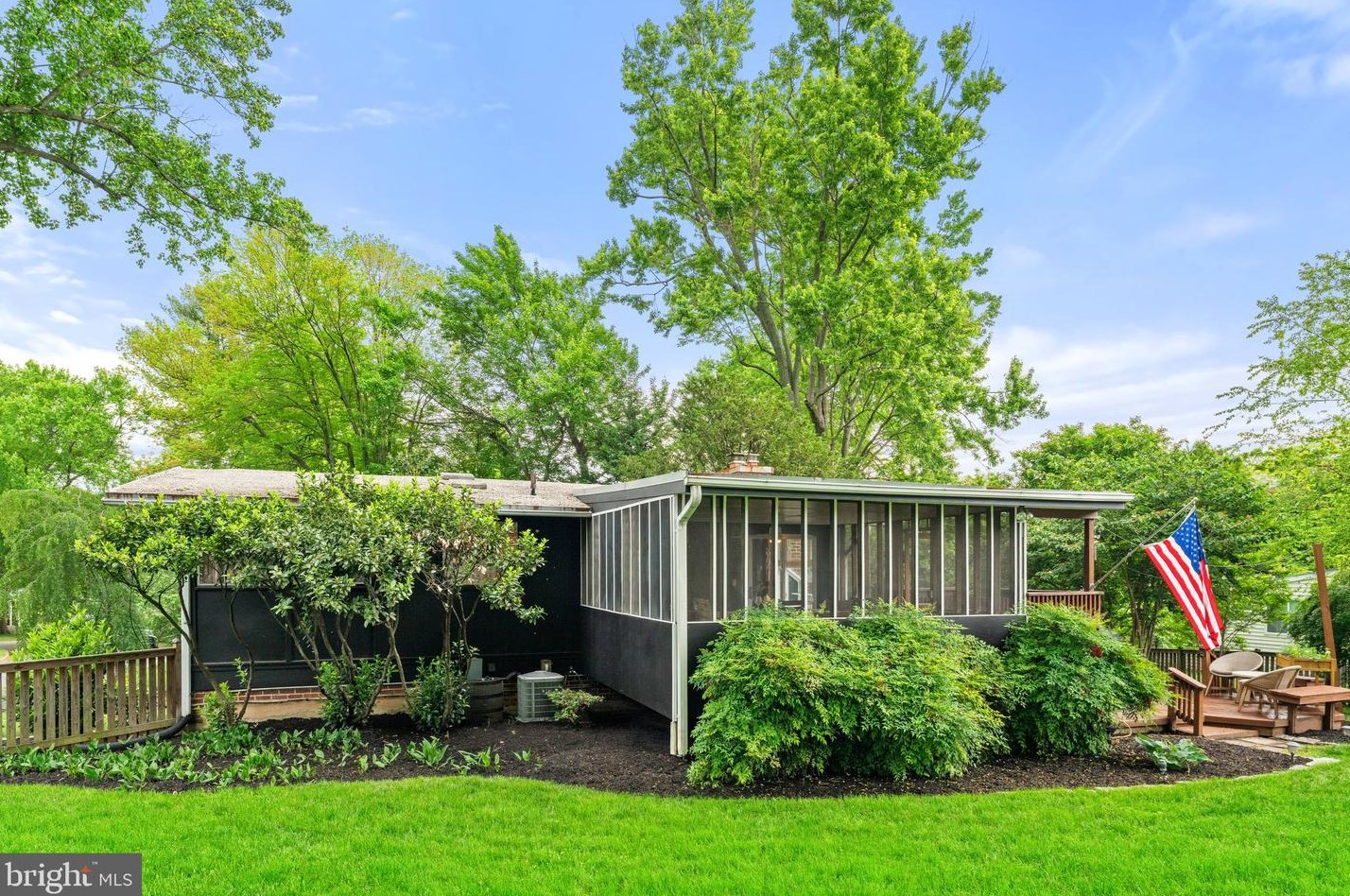 7909 Sycamore Dr, Falls Church VA  22042-3330 exterior