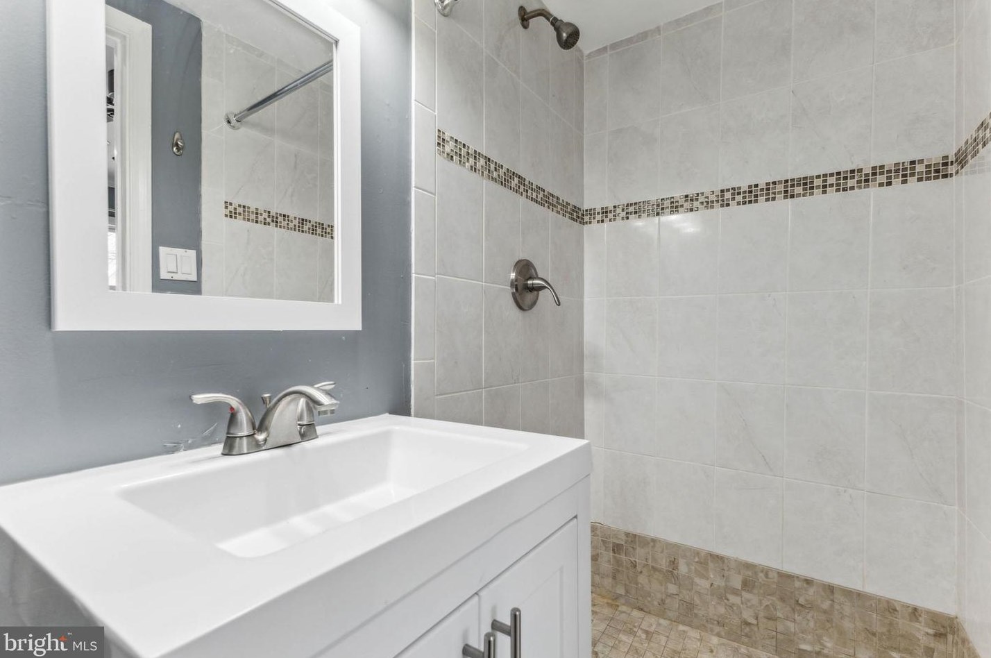 1203 Cottage St, Vienna VA 22180-5704 exterior