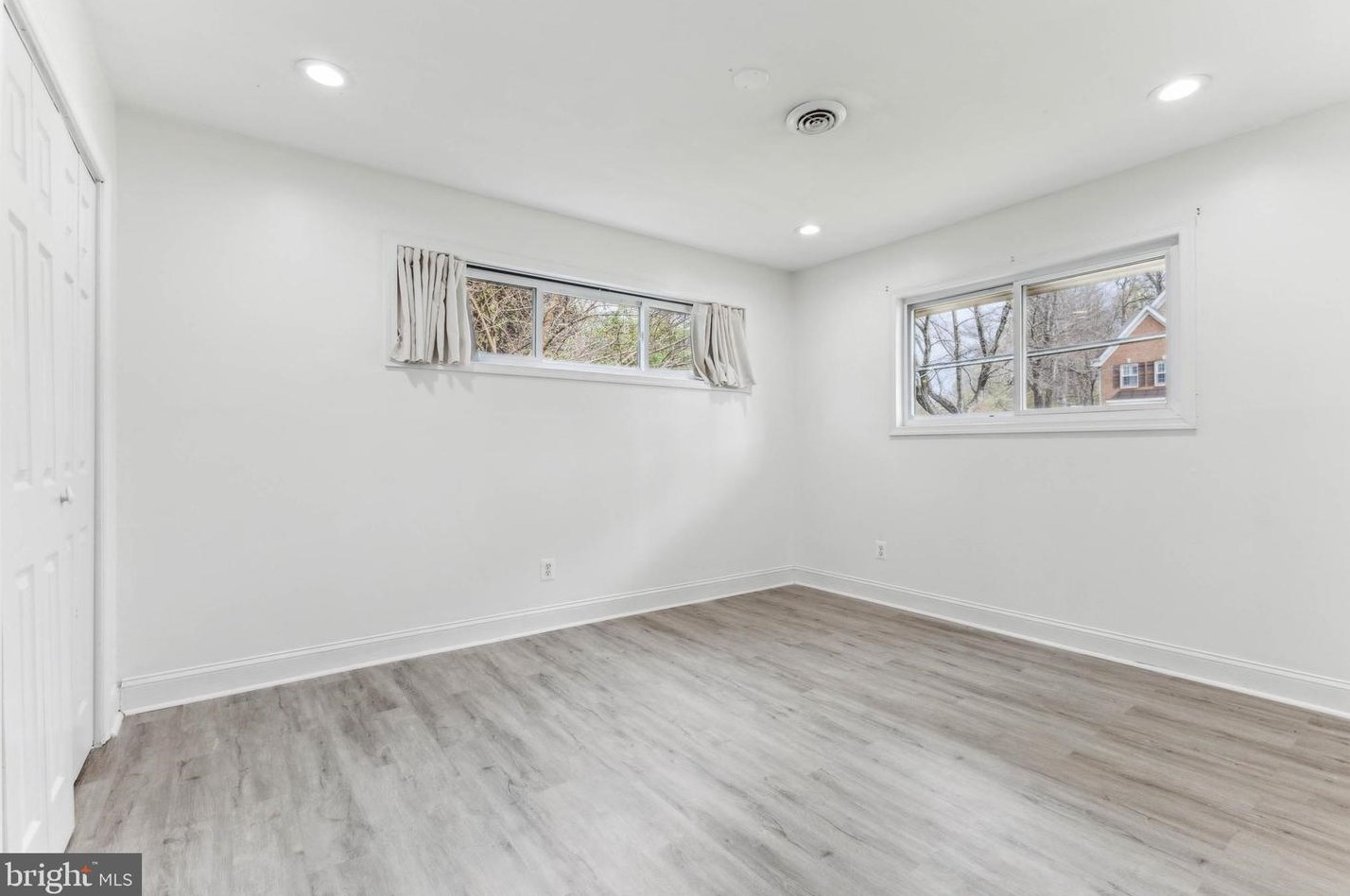 1203 Cottage St, Vienna VA 22180-5704 exterior