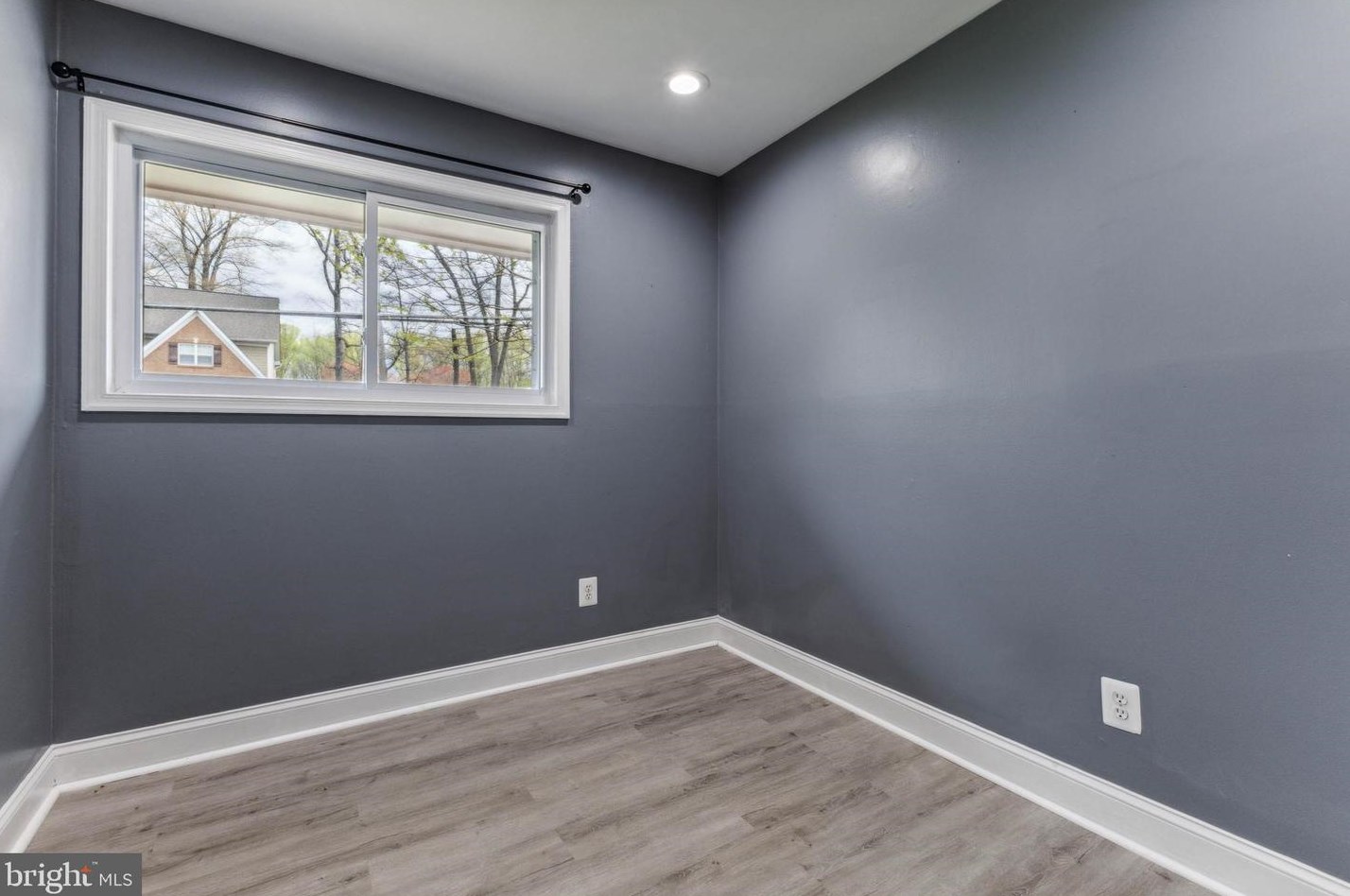 1203 Cottage St, Vienna VA 22180-5704 exterior