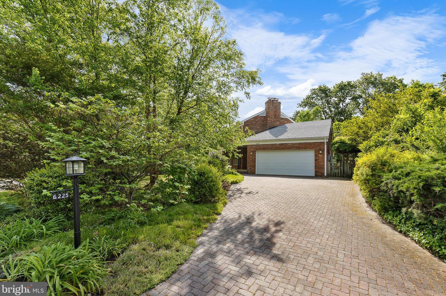 6225 Lakeview Dr, Falls Church, VA 22041-1338