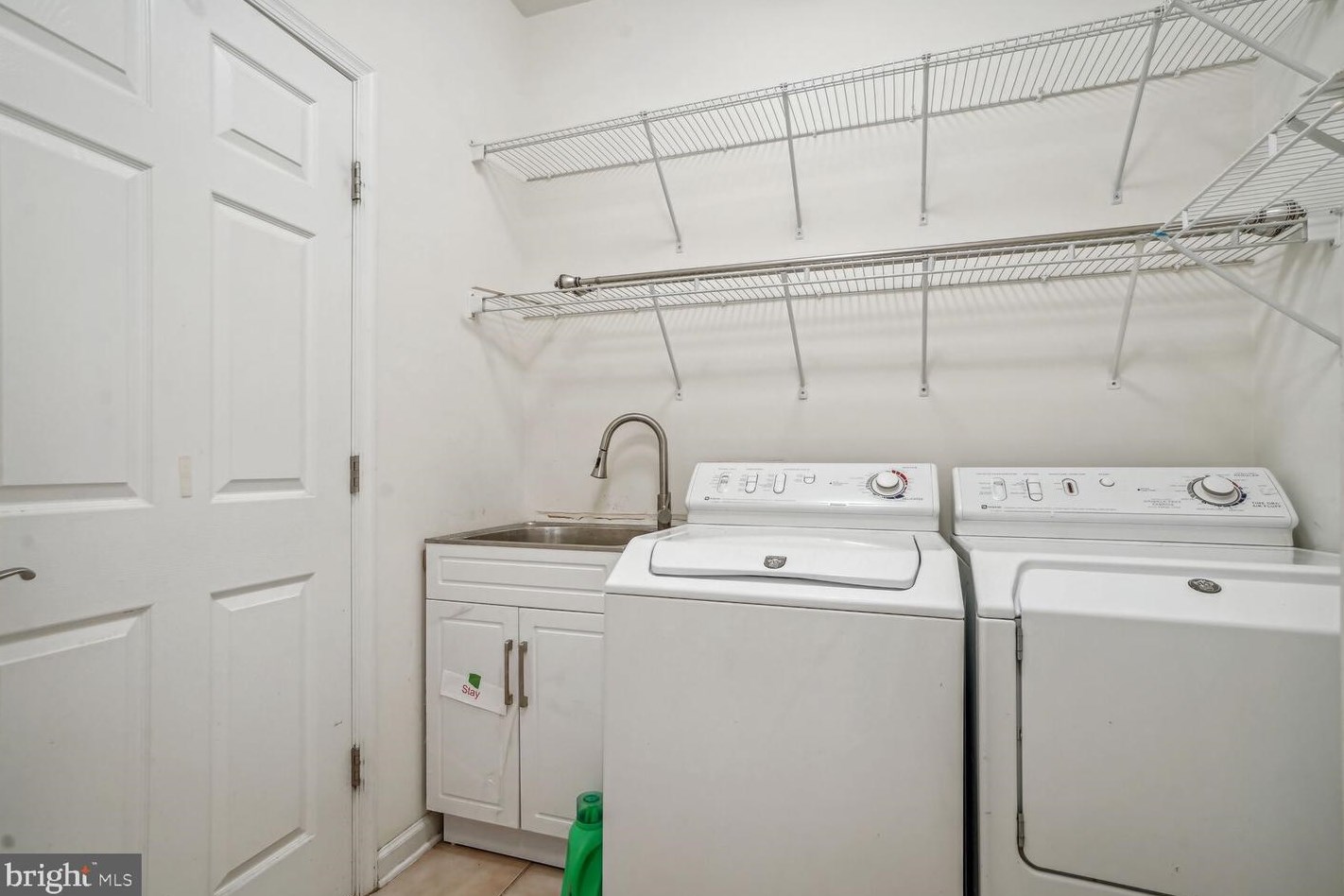 8148 American Holly Rd, Lorton VA  22079-5612 exterior