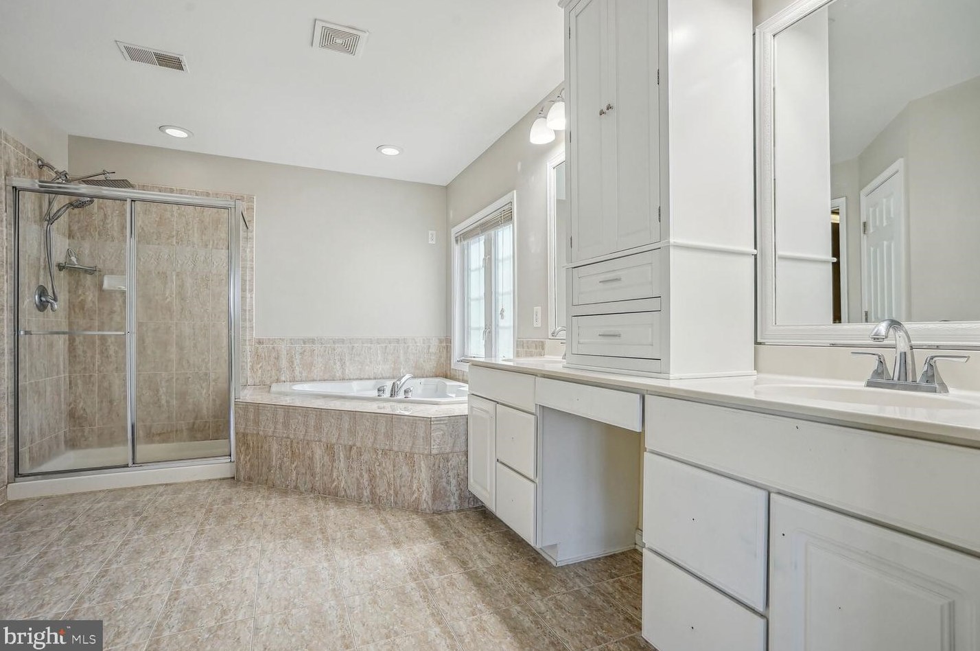 8148 American Holly Rd, Lorton VA  22079-5612 exterior