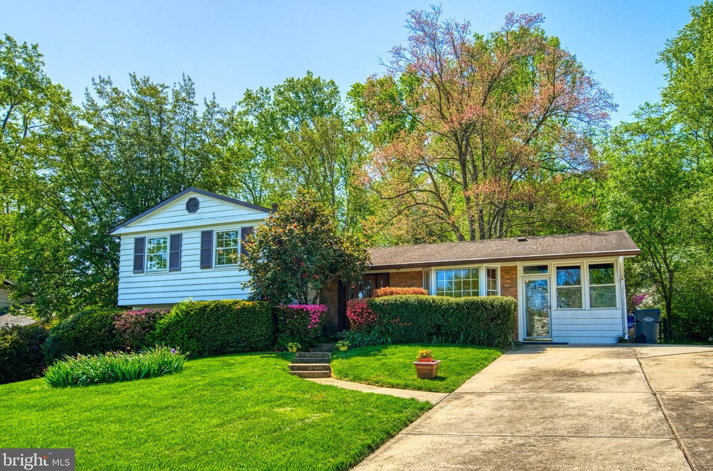 8607 Canterbury Dr, Annandale, VA 22003