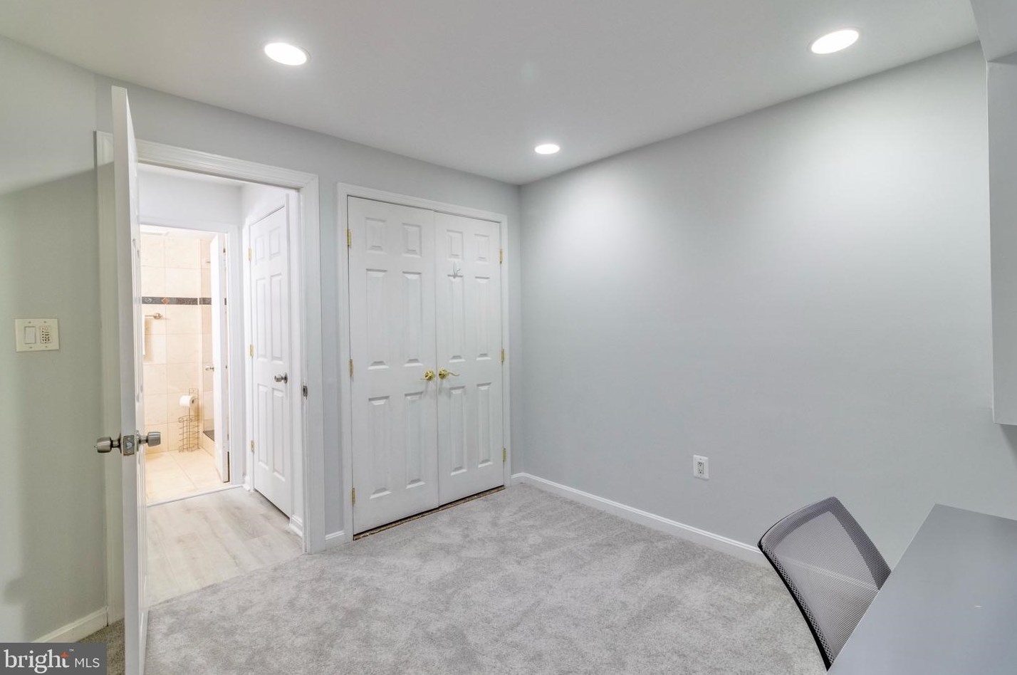 9058 Rosewall Ct, Springfield VA  22152-2122 exterior