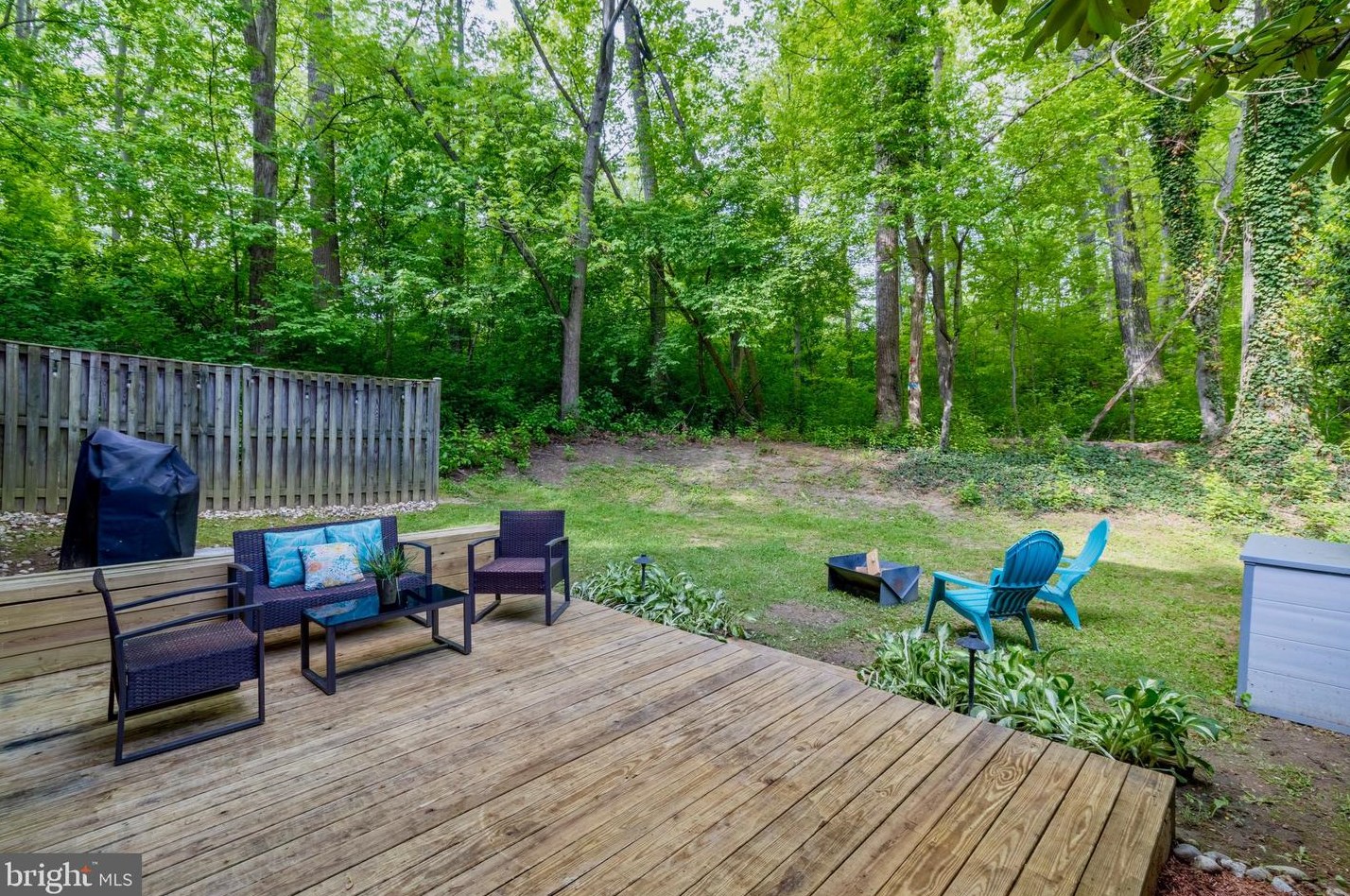 9058 Rosewall Ct, Springfield VA  22152-2122 exterior
