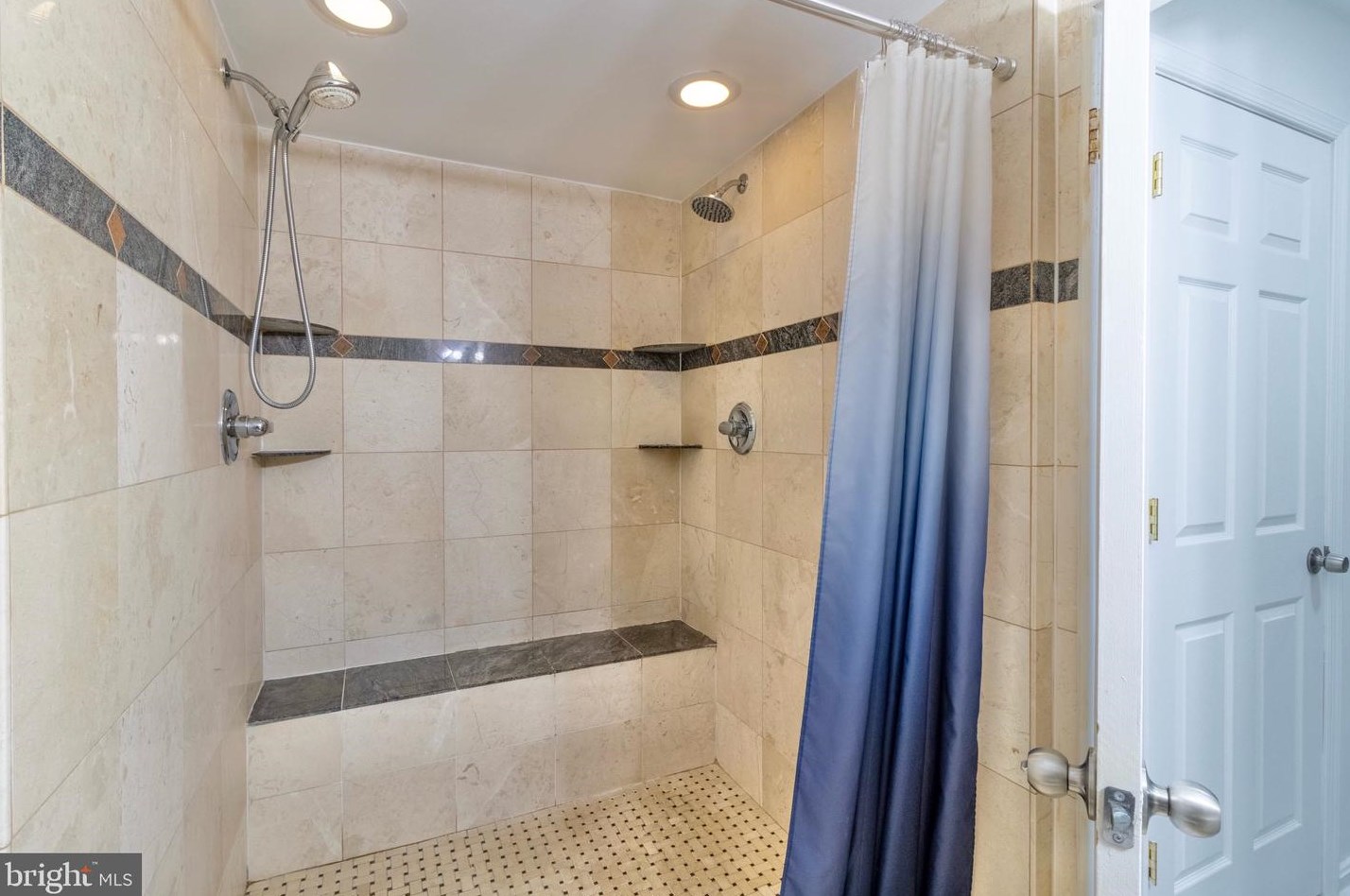 9058 Rosewall Ct, Springfield VA  22152-2122 exterior