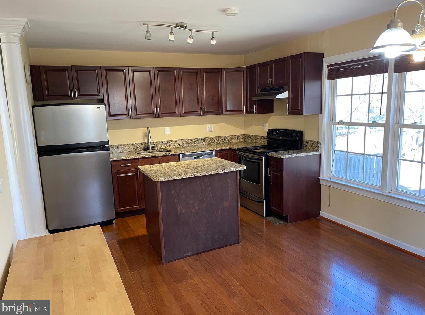 8917 Shamrock Ct, Springfield VA  22152-2125 exterior