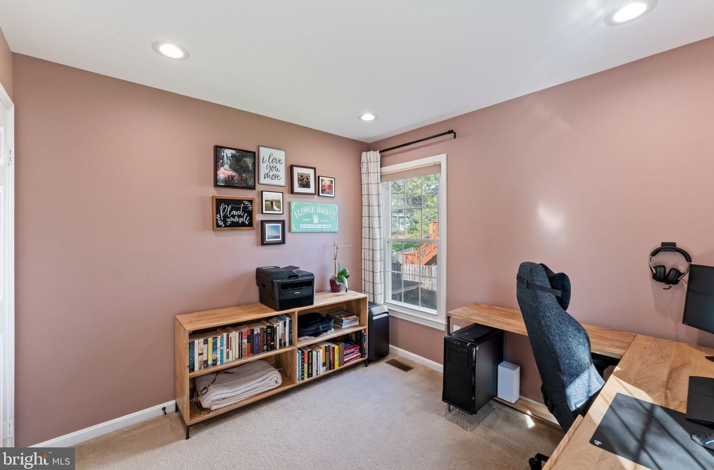 9372 Peter Roy Ct, Springfield VA  22015-4249 exterior