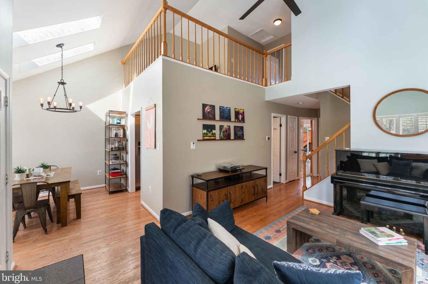 9372 Peter Roy Ct, Springfield VA  22015-4249 exterior
