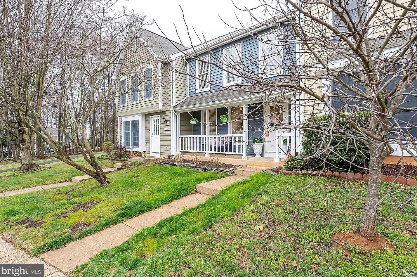 1579 Poplar Grove Dr, Herndon, VA 20194