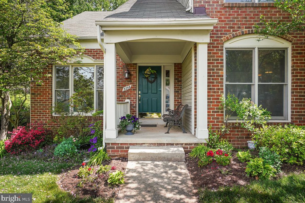 5248 Braywood Dr, Centreville, VA 20120