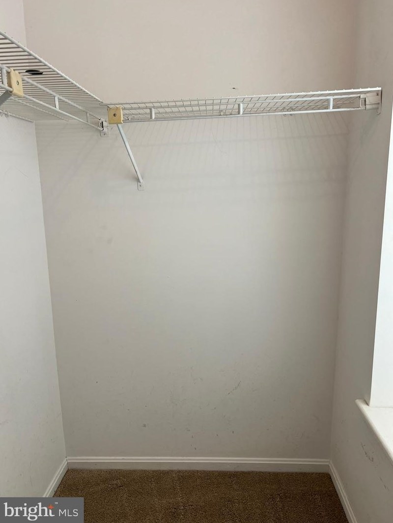 6831 Cottingham Ln, Centreville VA  20121-2535 exterior