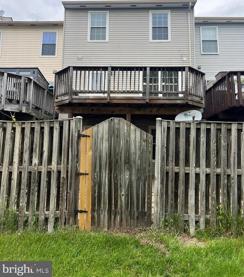 6831 Cottingham Ln, Centreville VA  20121-2535 exterior