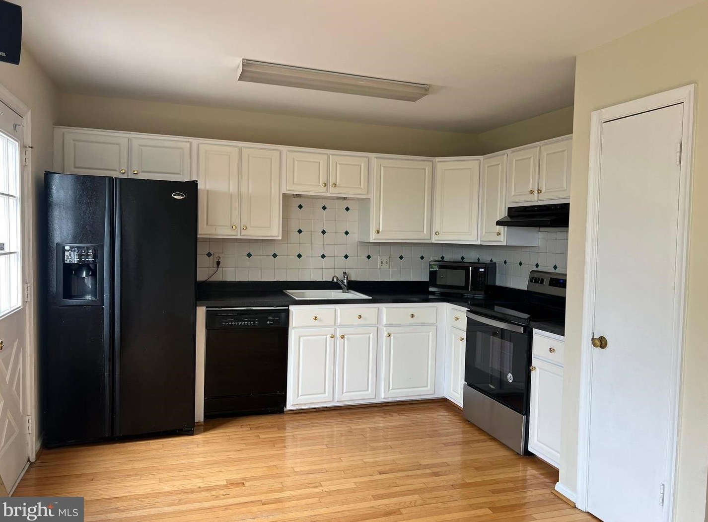 6831 Cottingham Ln, Centreville VA  20121-2535 exterior