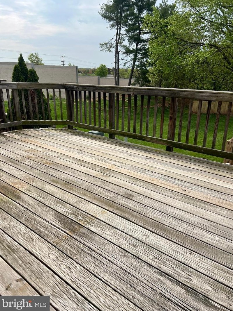 6831 Cottingham Ln, Centreville VA  20121-2535 exterior