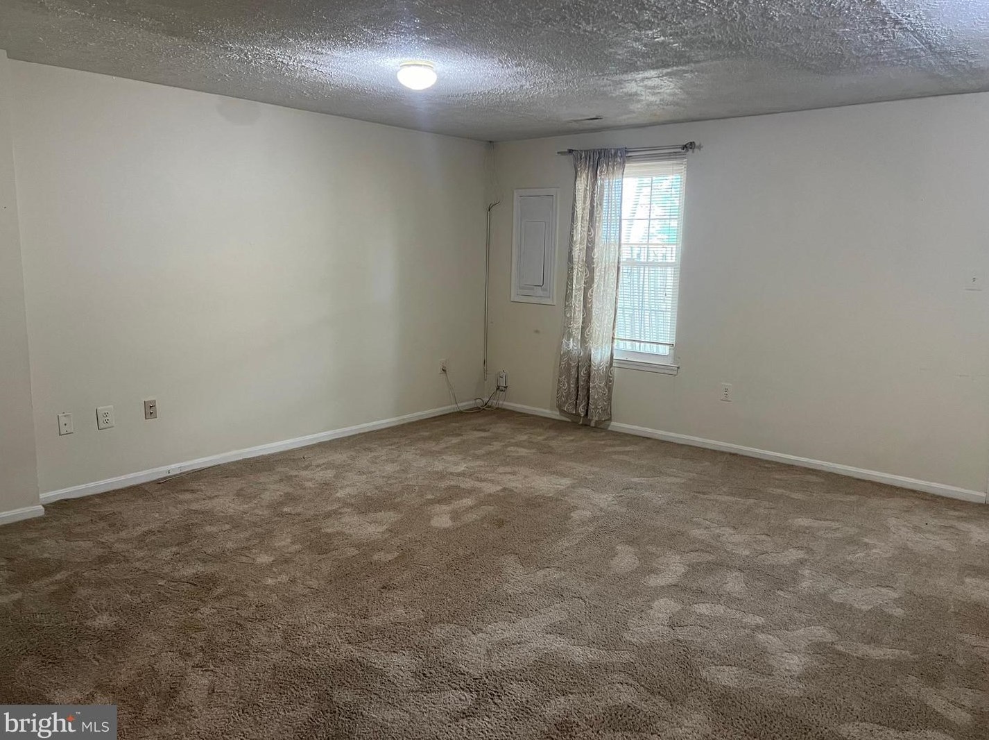 6831 Cottingham Ln, Centreville VA  20121-2535 exterior