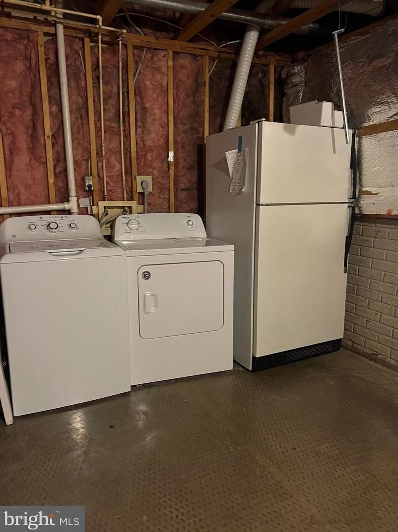 6831 Cottingham Ln, Centreville VA  20121-2535 exterior