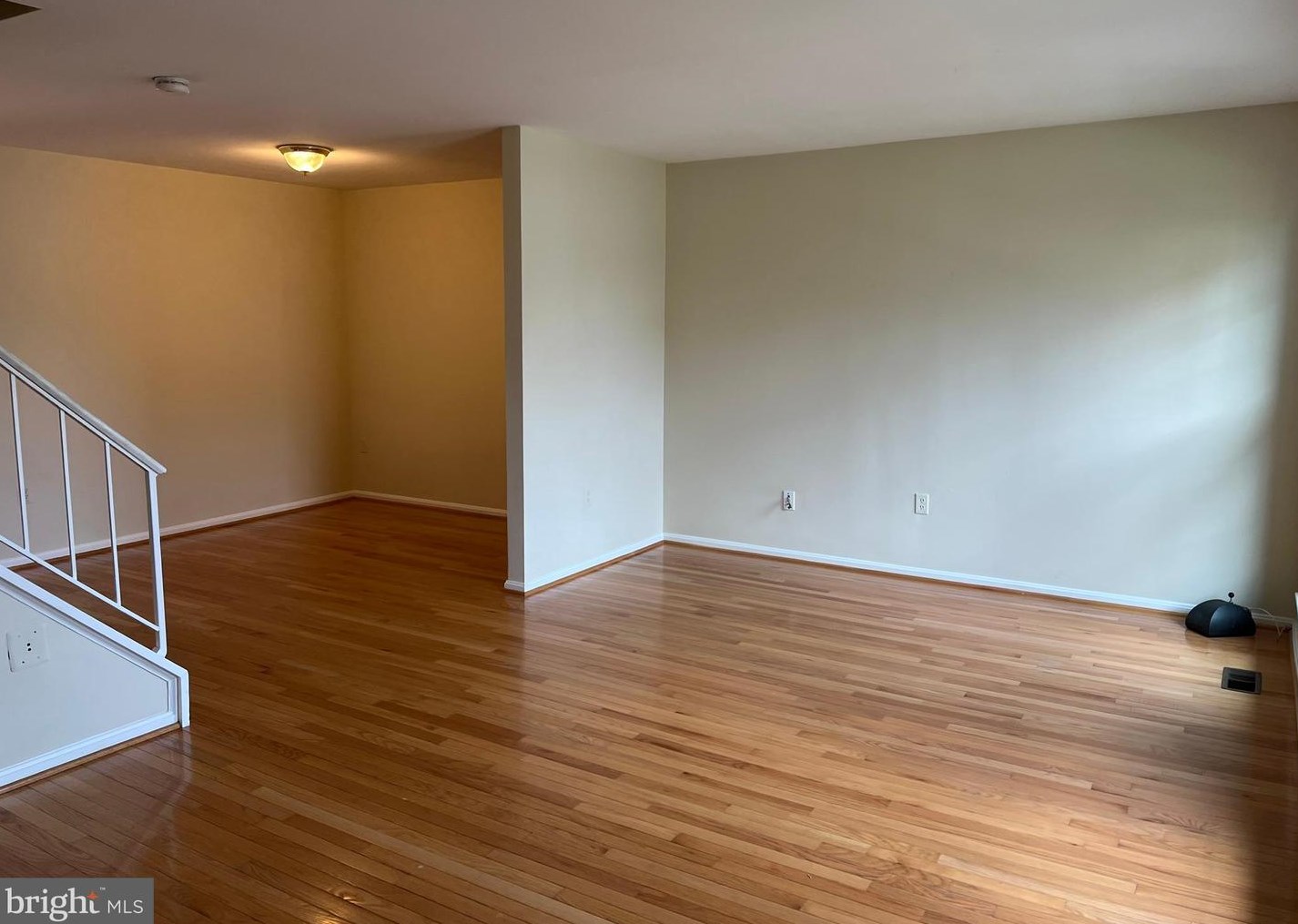 6831 Cottingham Ln, Centreville, VA 20121