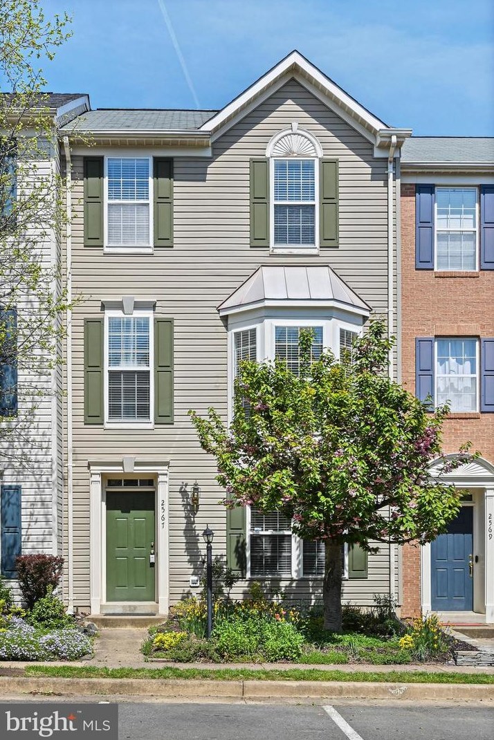 2567 Chase Wellesley Dr, Herndon, VA 20171
