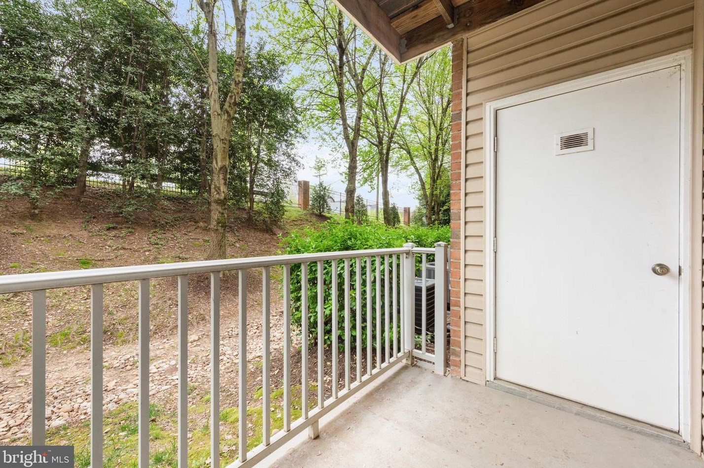 7011 Falls Reach Dr, Falls Church VA  22043-2338 exterior