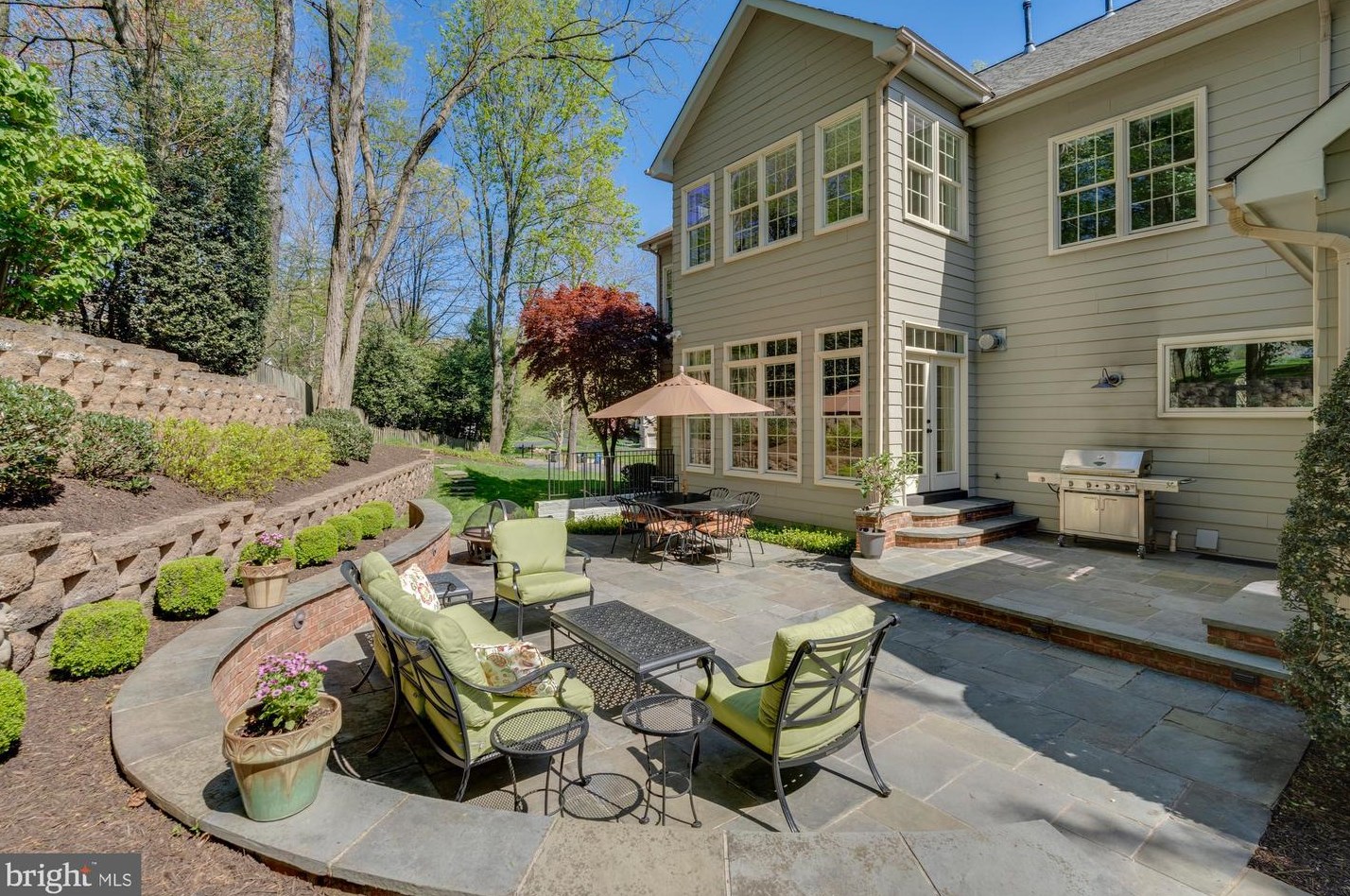 9005 Lupine Den Dr, Vienna, VA 22182