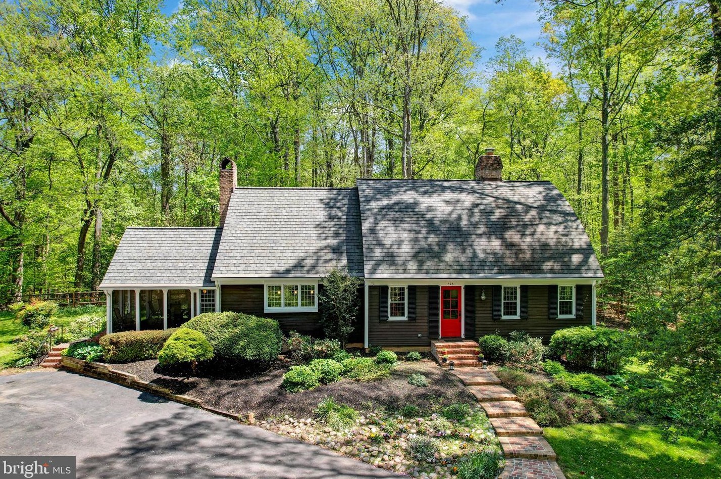 5231 Summit Dr, Fairfax, VA 22030-6527