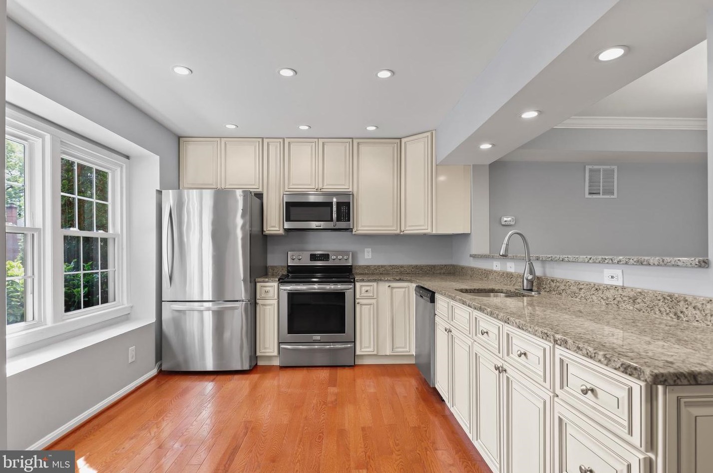 5404 Cabot Ridge Ct, Fairfax, VA 22032-3214