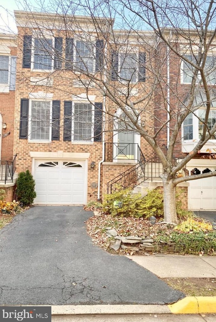 5133 Woodfield Dr, Centreville, VA 20120