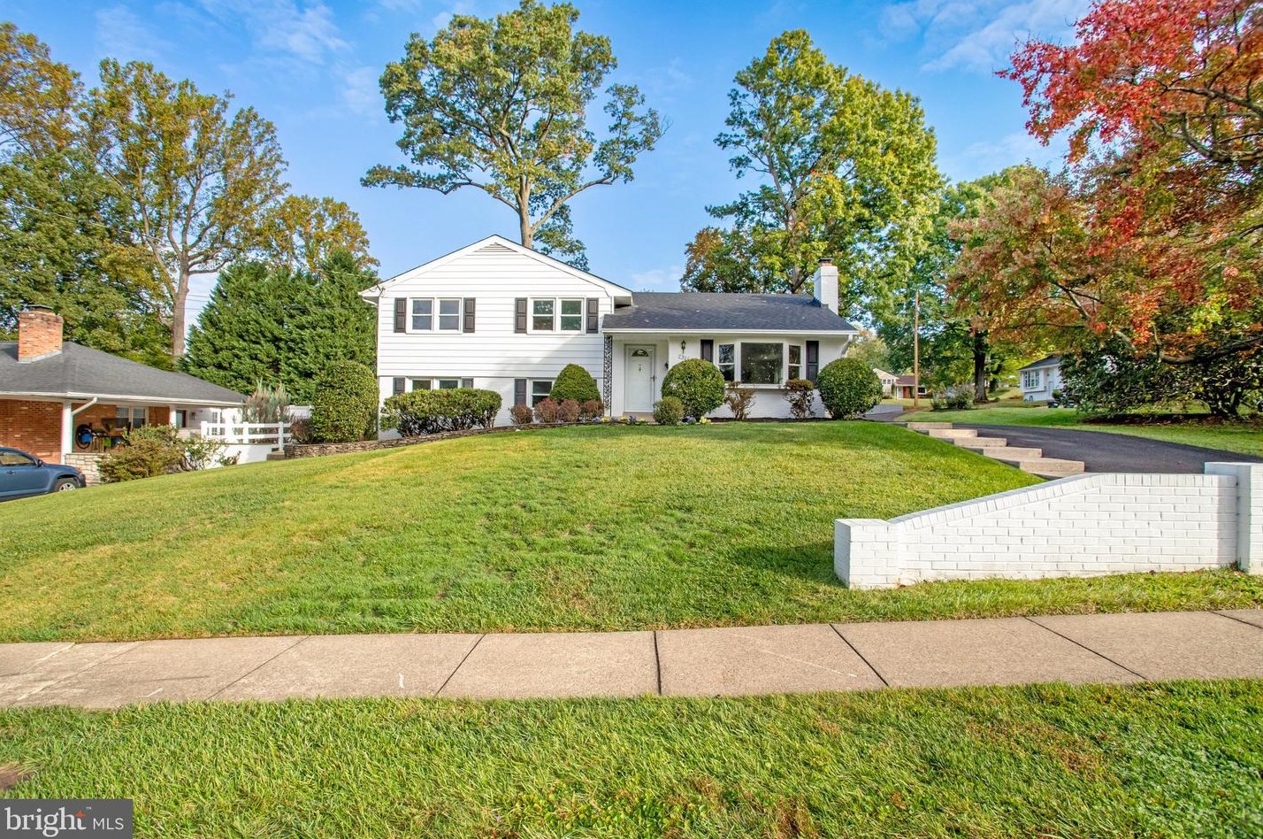 7900 Gosport Ln, Springfield, VA 22151-2407