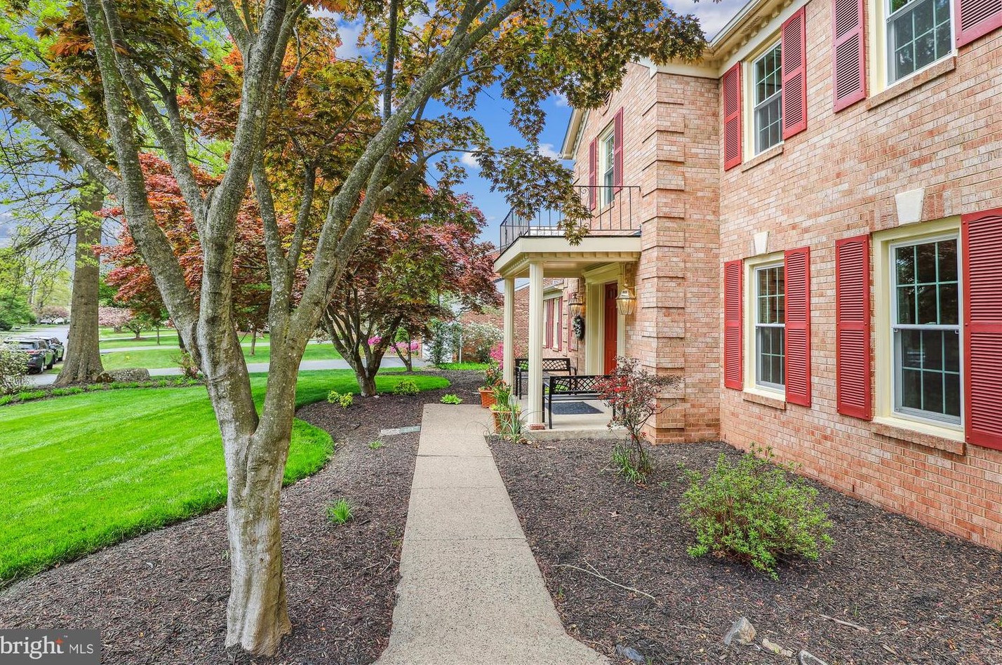 12806 Willow Glen Ct, Herndon, VA 20171