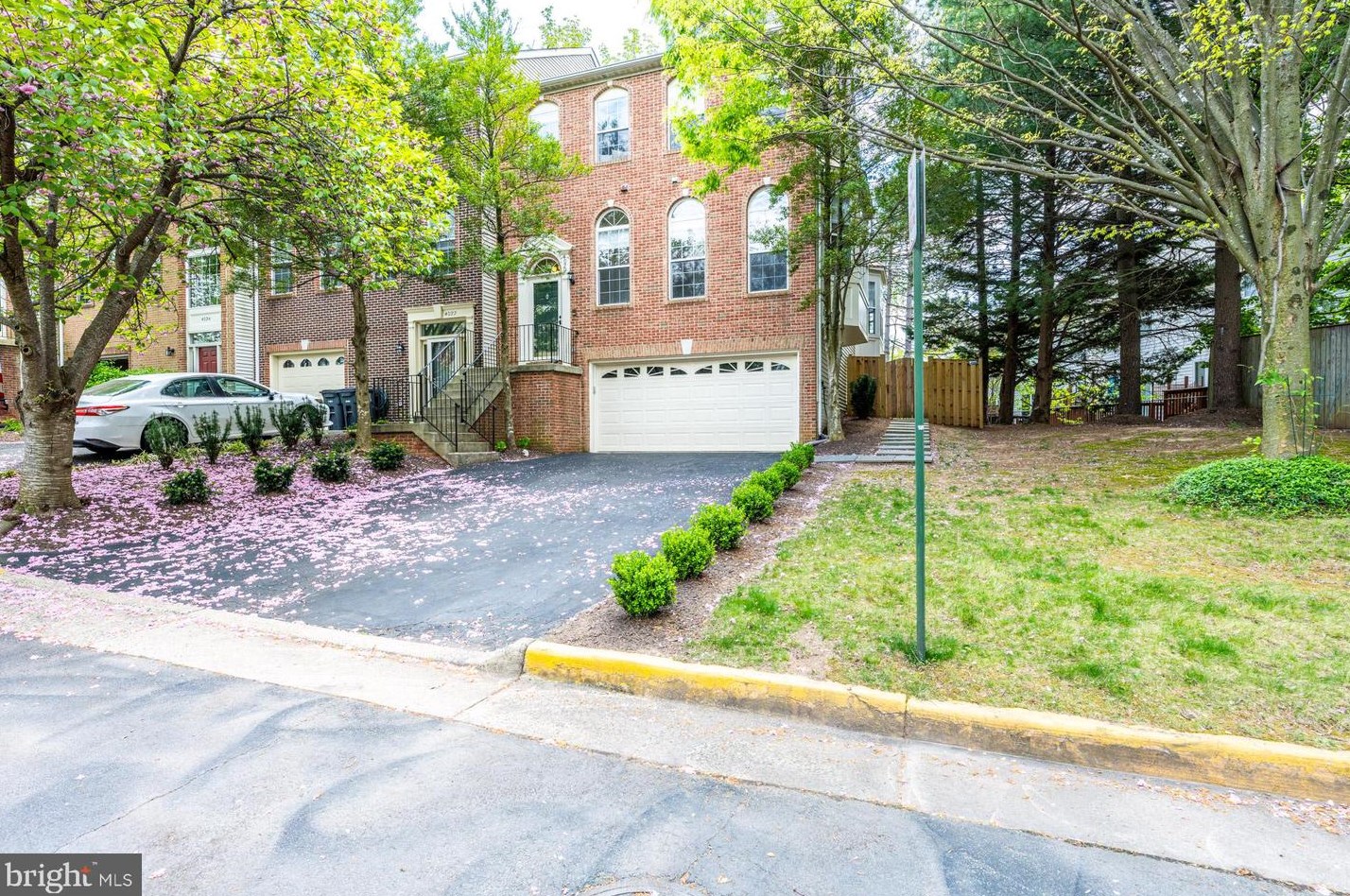 4020 Rosemeade Dr, Fairfax, VA 22033