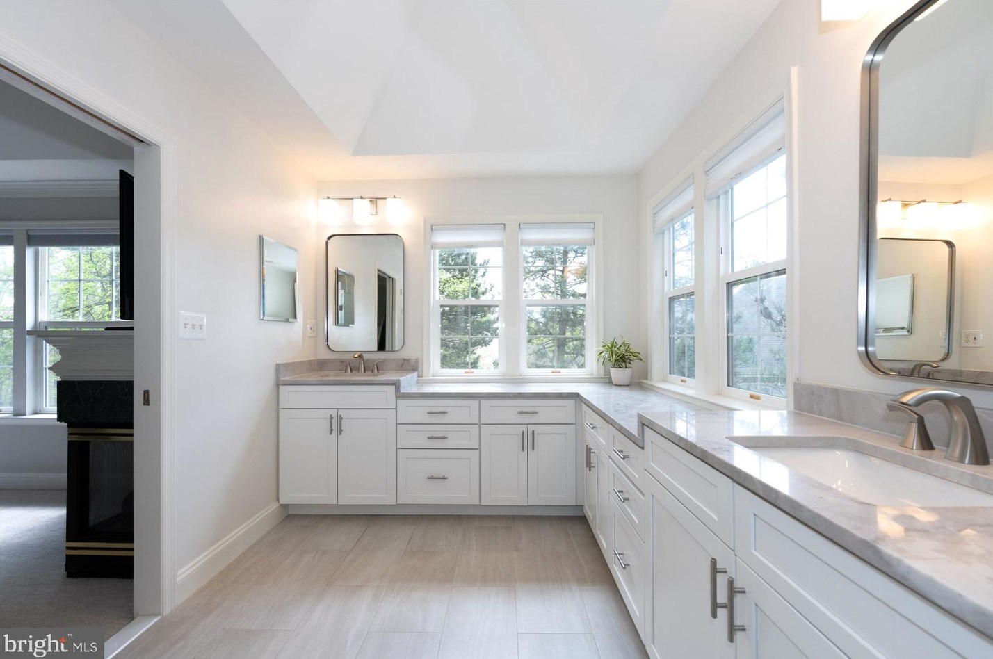 4020 Rosemeade Dr, Fairfax VA  22033-2872 exterior