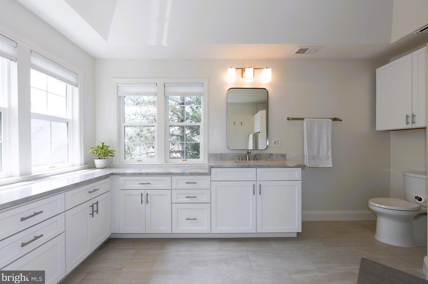 4020 Rosemeade Dr, Fairfax VA  22033-2872 exterior