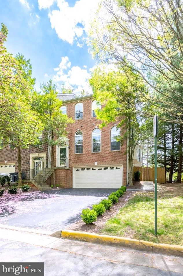 4020 Rosemeade Dr, Fairfax VA  22033-2872 exterior