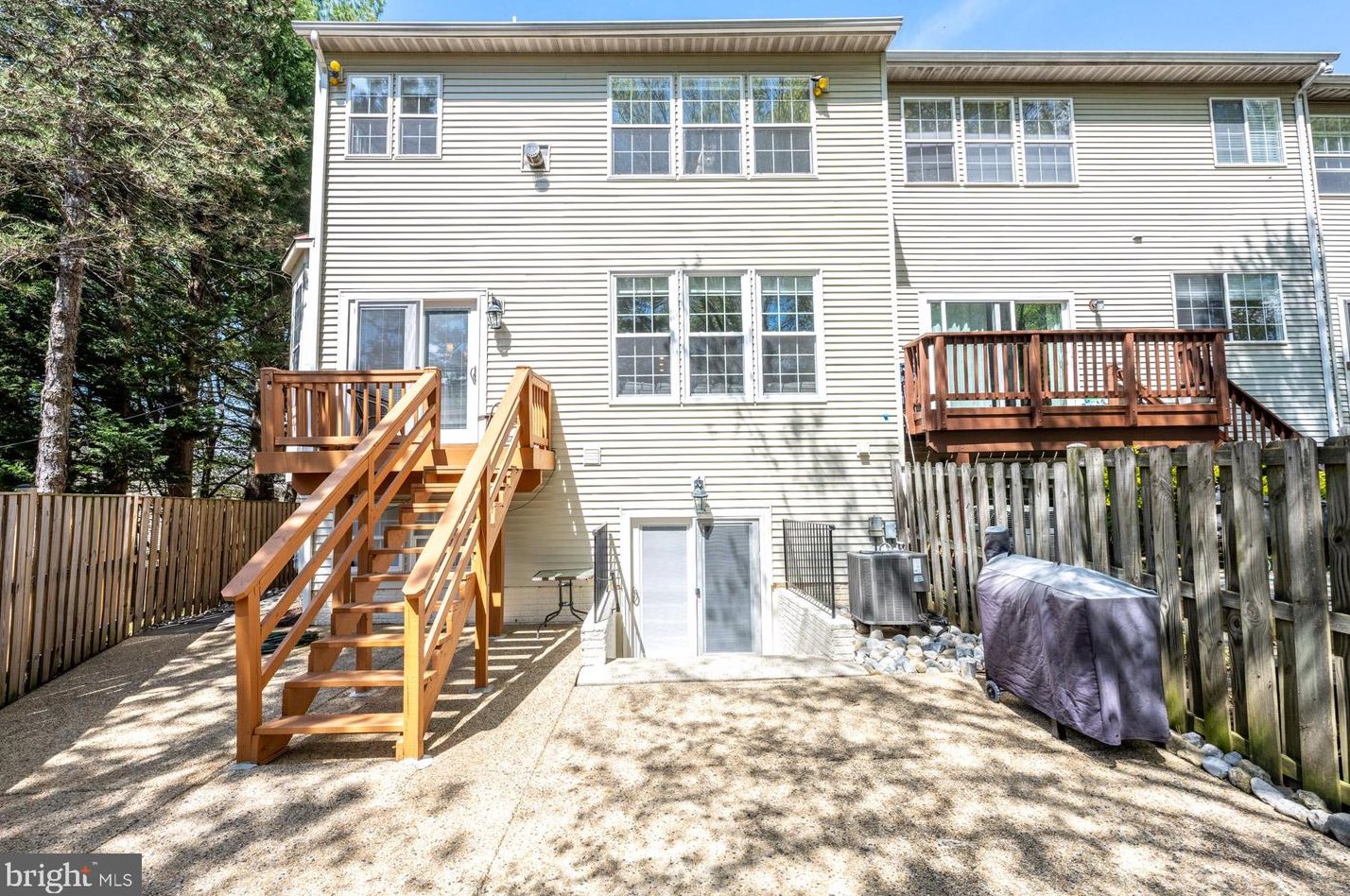 4020 Rosemeade Dr, Fairfax VA  22033-2872 exterior