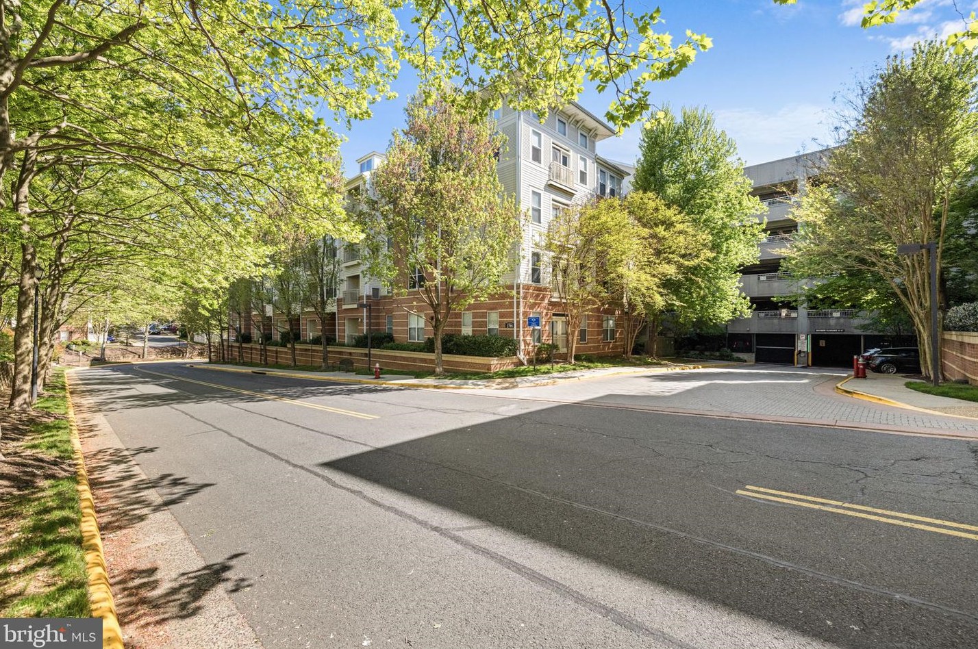 2791 Centerboro Dr, Vienna VA  22181-6189 exterior