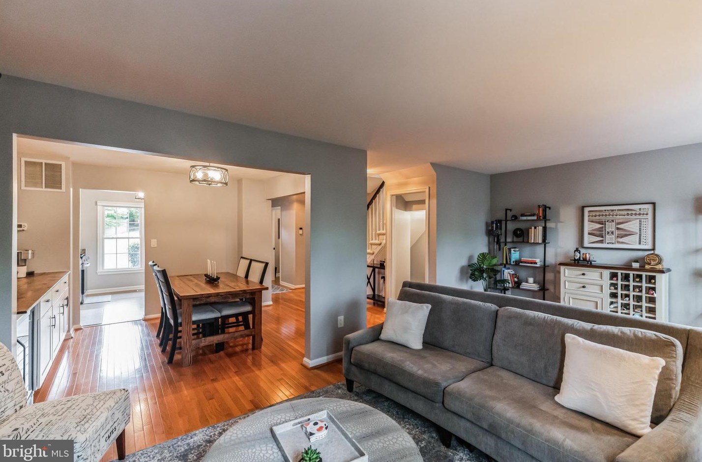 7302 Eggar Woods Ln, Springfield VA  22153-2012 exterior